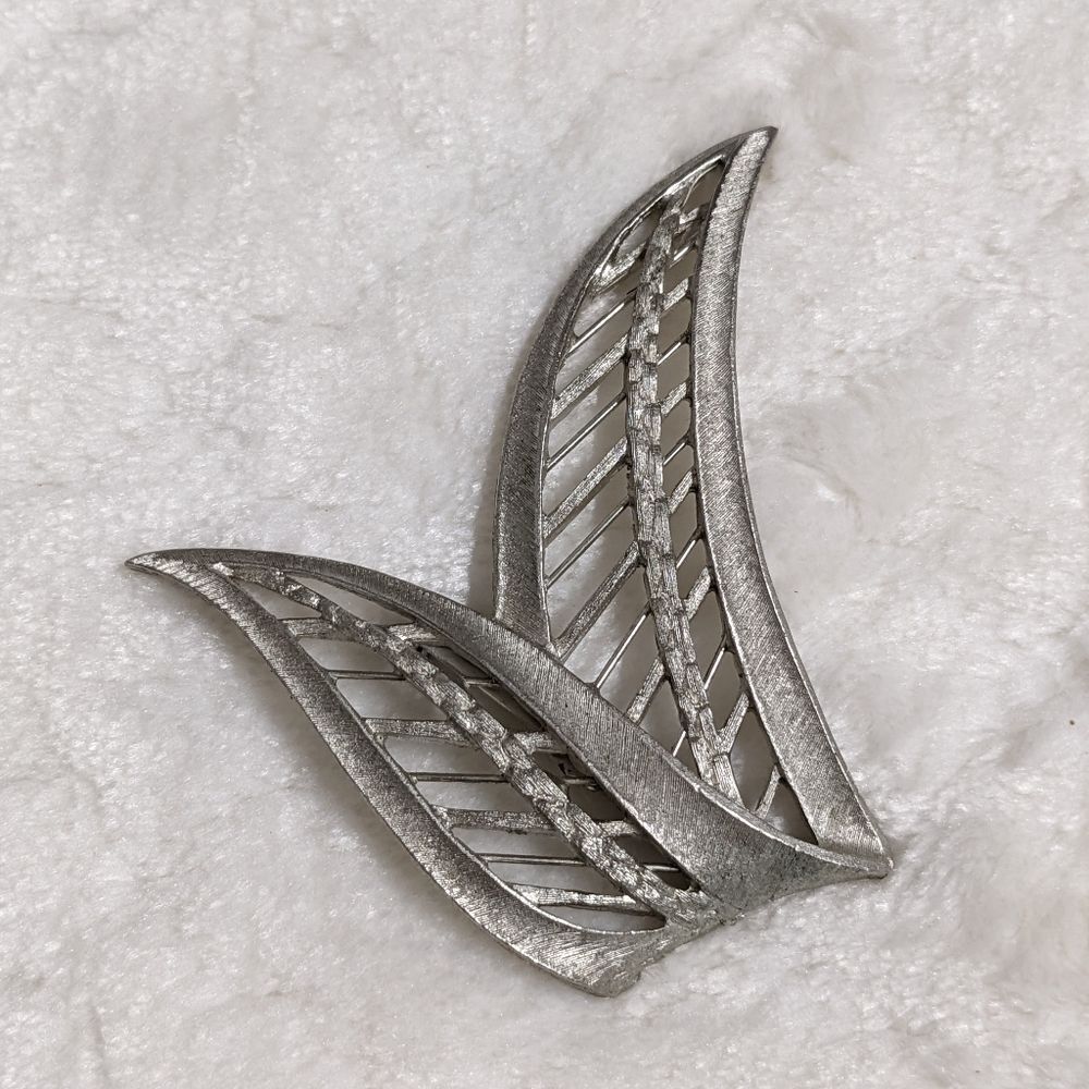 Vintage Brushed Silvertone Fern Brooche - Picture 7 of 7